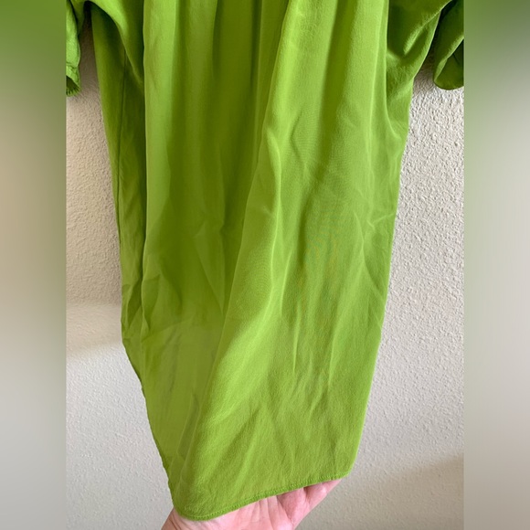 Banana Republic Lime Green Silk Top 🌴 - Picture 7 of 7